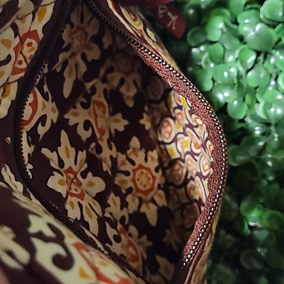 EUC, Retired Vera Bradley Burgandy Medallion Hobo Med Handbag - Picture 5 of 8